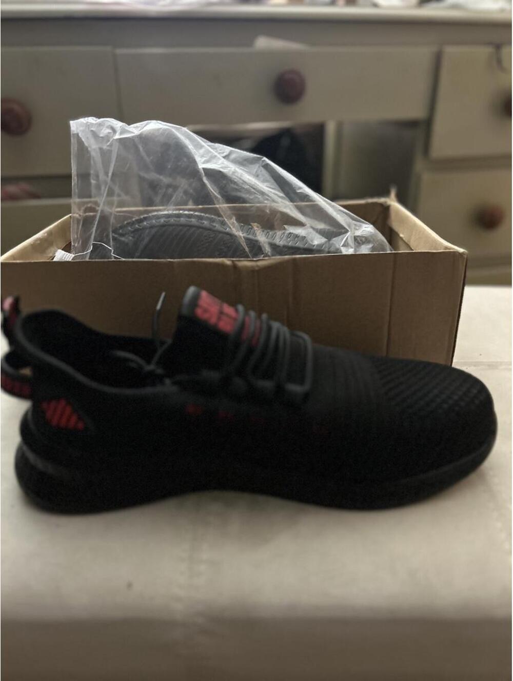 Men's Steel Toe Black Sneakers Size 43 - New with Tags, Comfortable and Stylish